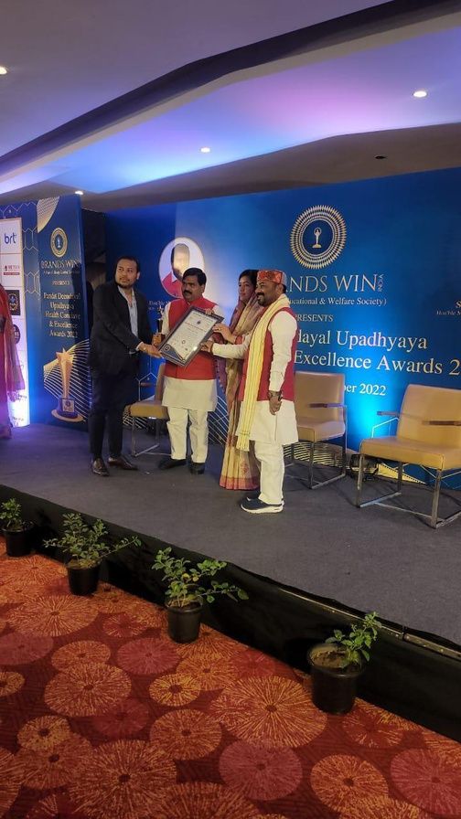 Nesba Healthcare receiving the Best Surgical Instrument Supplier award from Brands Win India